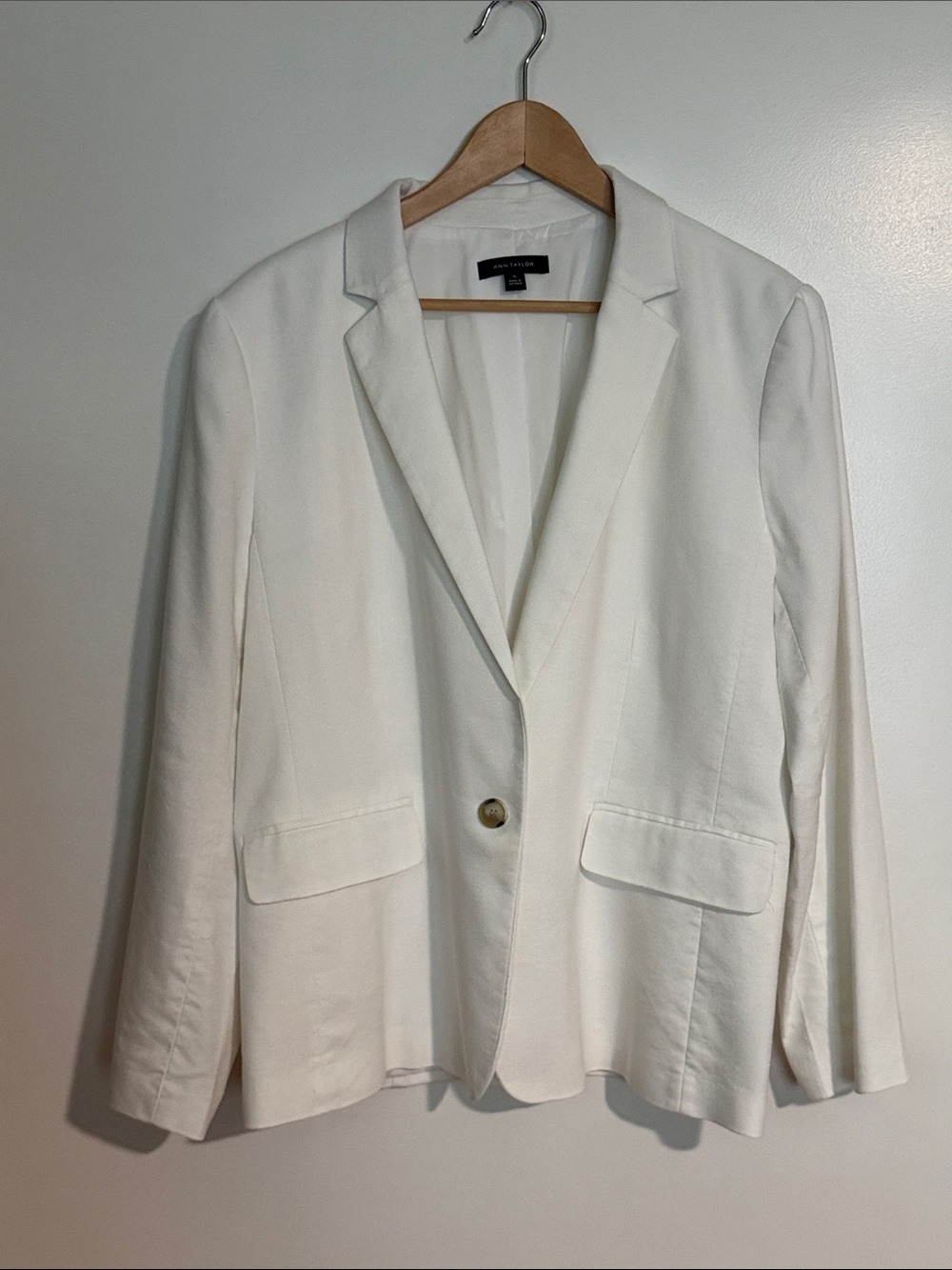 Ann Taylor Cream Single-Button Notch Lapel Blazer 16